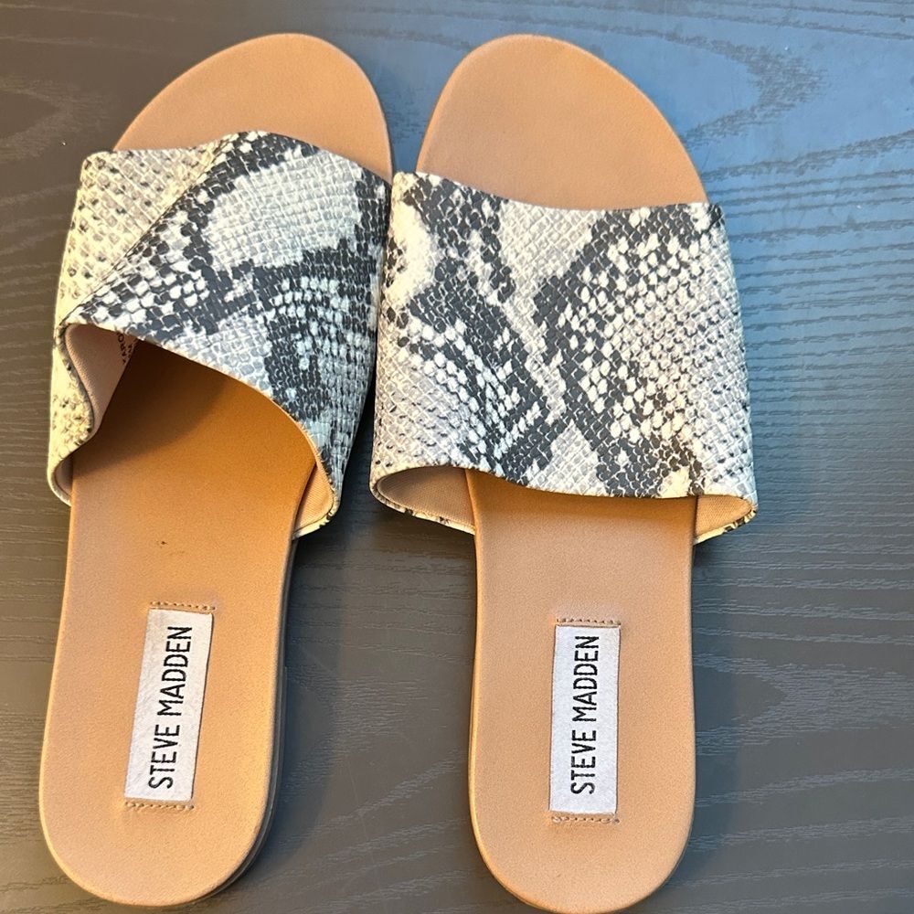 Steve Madden Black and Cream Snake Print flat Sandals